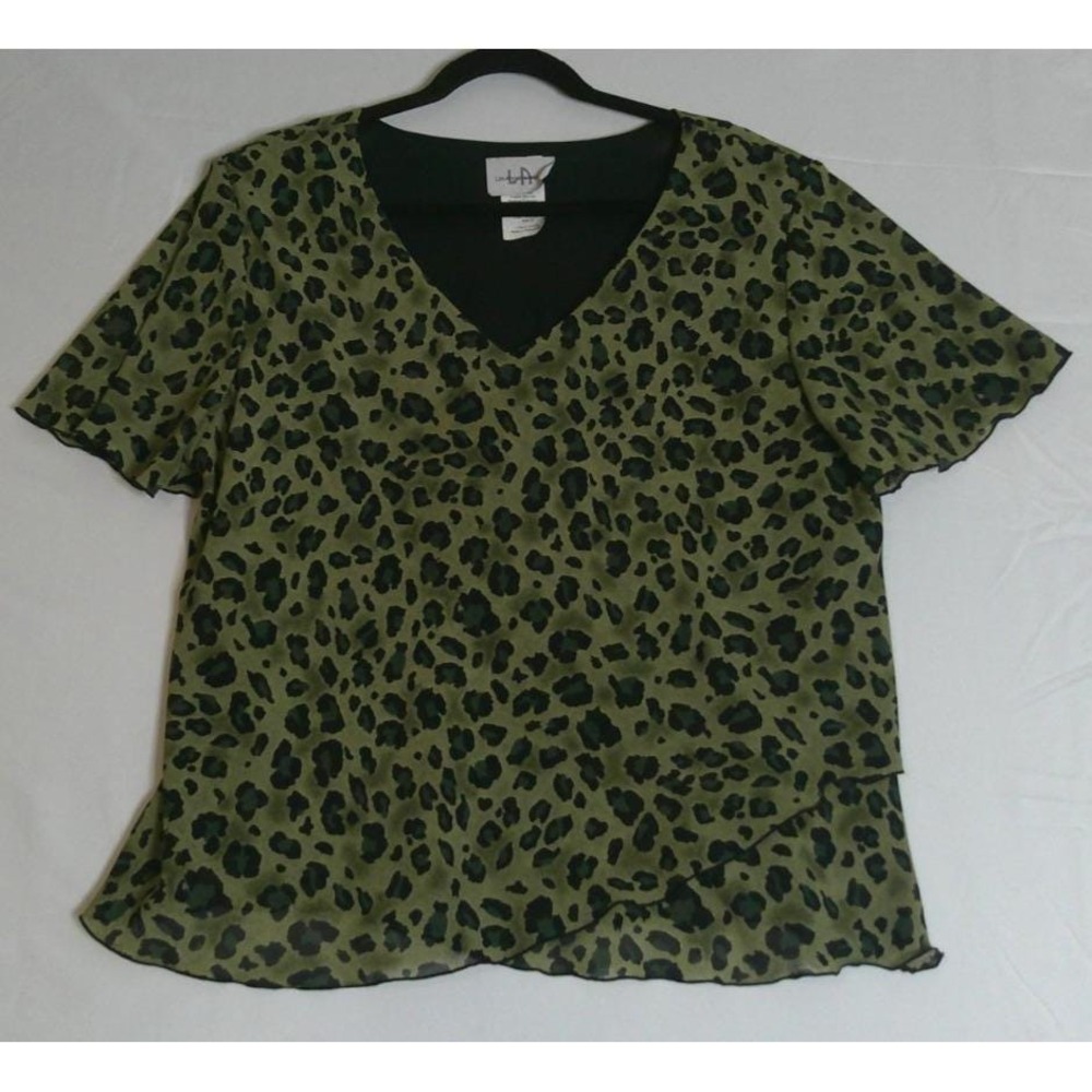 Los Angeles Woman Size 18 Blouse Green Leopard Print V Neck Layered Hem Chic